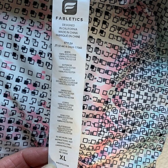 Fabletics Medusa Reversible Belted Puffer Jacket Black/Arctic Print Size XL NWT - Picture 5 of 12